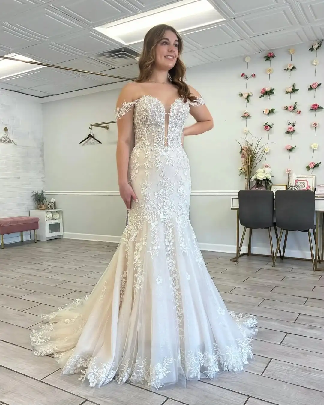 Off-the-Shoulder Strap Mermaid Gown