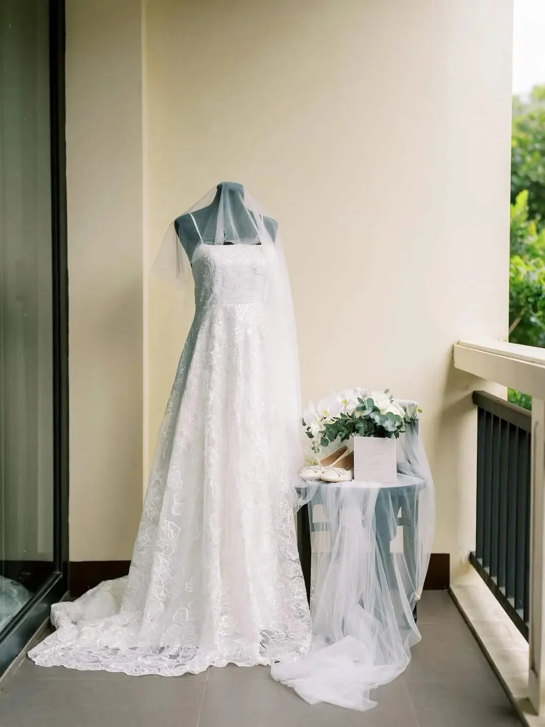 Minimalist Mermaid with Plain Veil