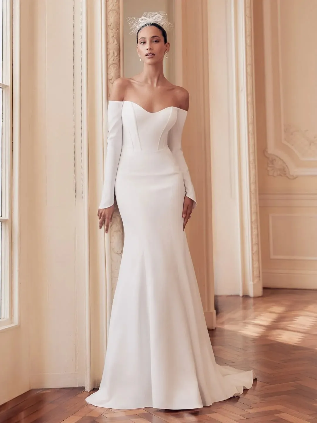 Minimalist Mermaid Dress with Clean Sleeves